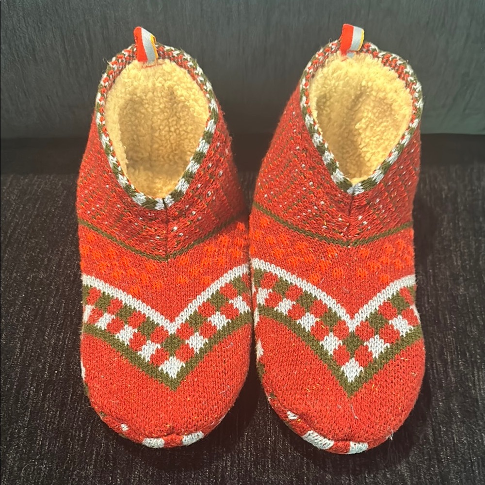 Bombas Cozy Red Knit Slippers